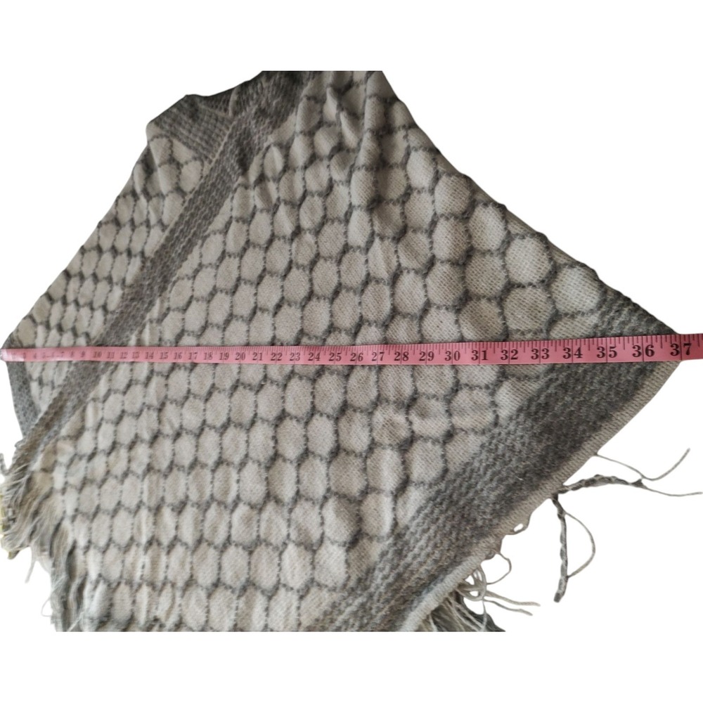 Bon‎ Voyage Hooded Poncho Sweater Gray Geometric Fringe One Size New With Tags - Picture 10 of 11
